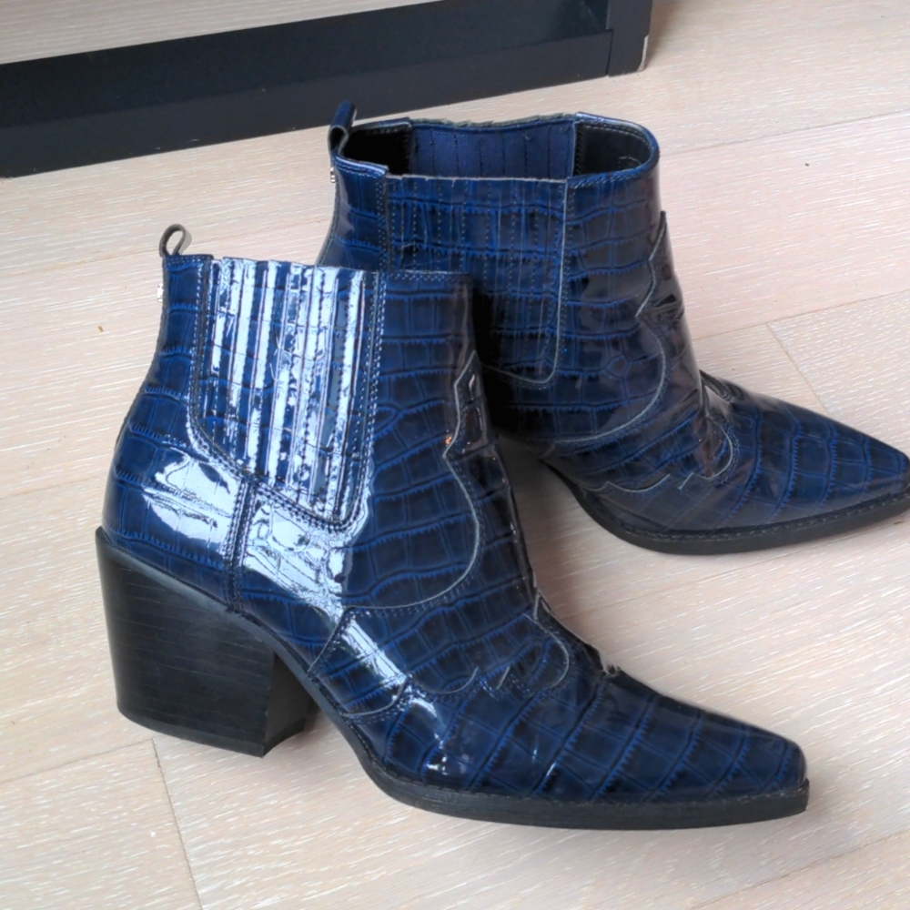 Sam Edelman Winona western bootie, navy blue reptile print patent leather, size8